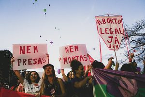 Leia mais sobre o artigo Em julgamentos de casos de aborto, violação de direitos é mais frequente entre mulheres negras e de baixa renda