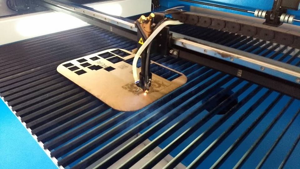 Operação da máquina de corte a laser