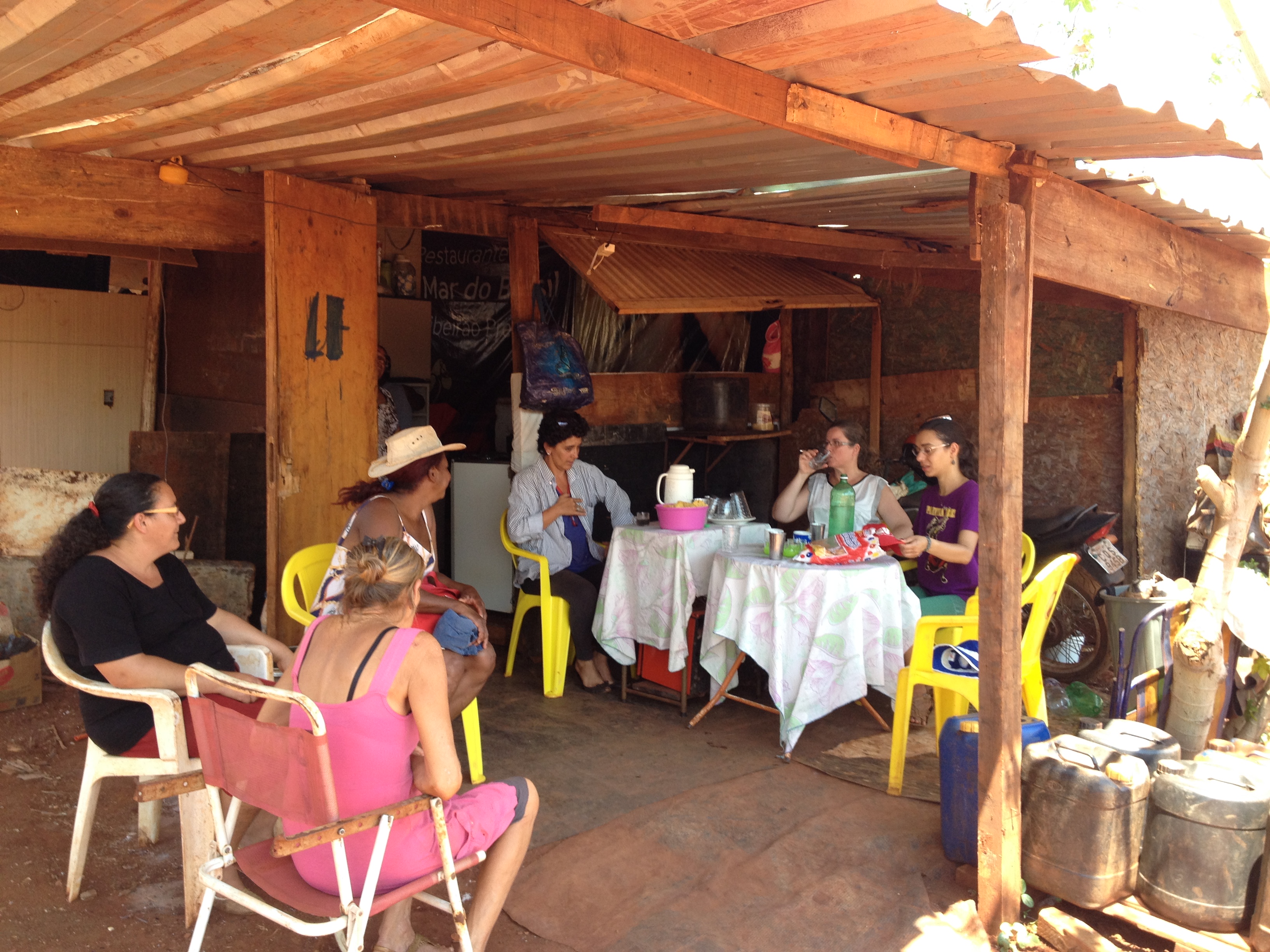 Reuniãode mulheres no Acampamneto Alexandra Kollontai com a Profa. Fátima Cruz-Suza