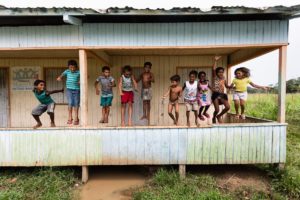 Leia mais sobre o artigo Exposição Fotográfica Rio Azul de Alessandra Fratus retrata uma das comunidades onde ocorreram estudos de campo do MOA Lab