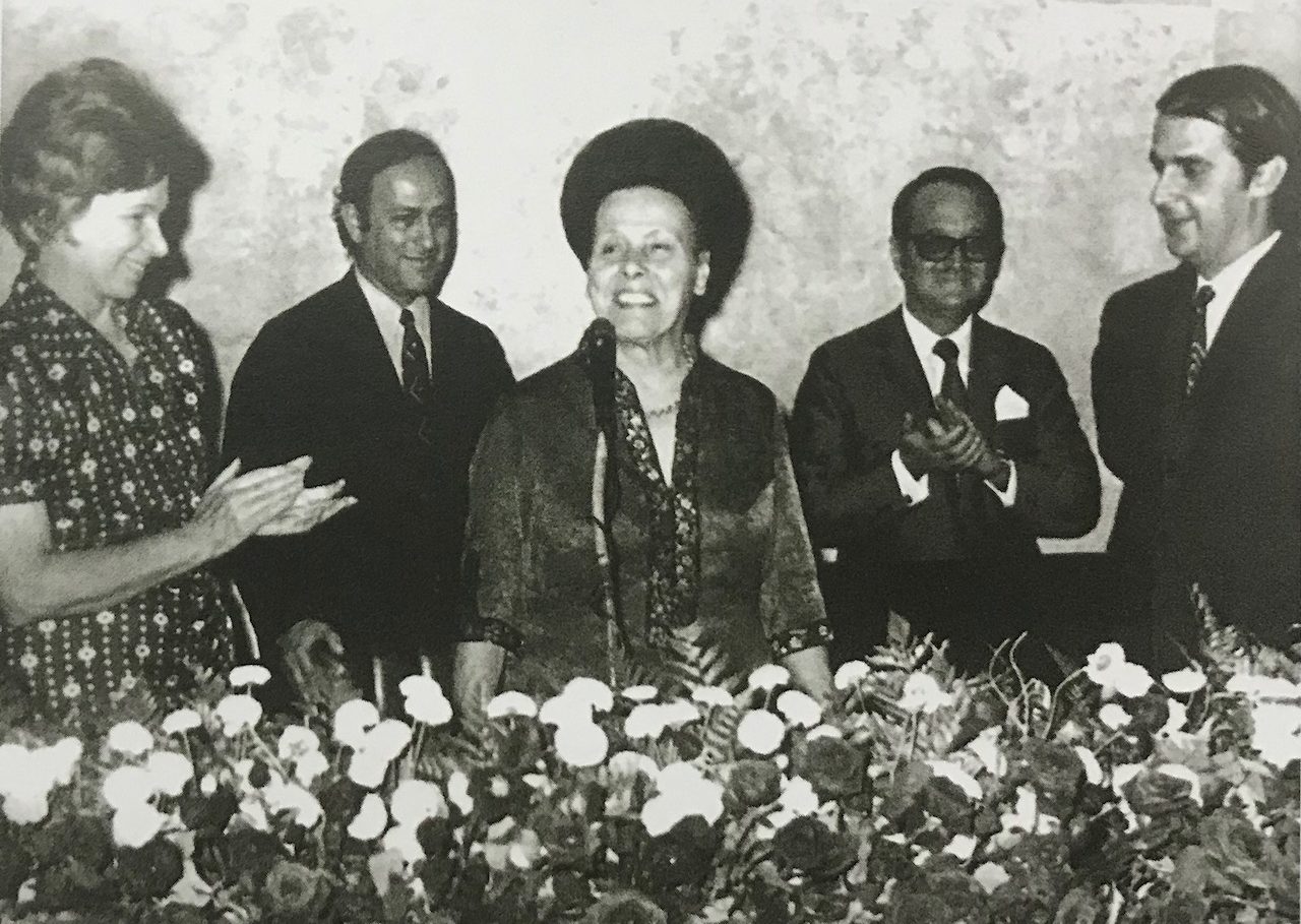 Maria Antonieta de Castro recebe da Câmara Municipal de São Paulo o título de “Cidadã Paulistana” (março de 1972). (MOTT, 2005, p. 152 e Acervo Cruzada Pró-Infância – CPI, SP).