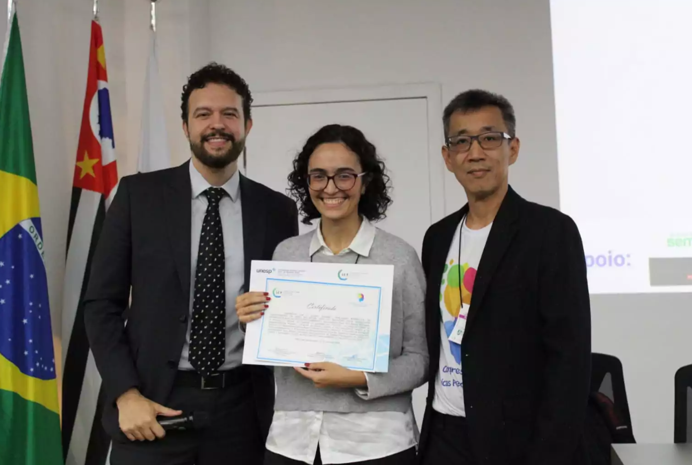 Leia mais sobre o artigo Larissa Lemme de Mello tem trabalho premiado em 1º Lugar no “IV Simpósio de Pesquisa em Sala de Aula” na UNESP